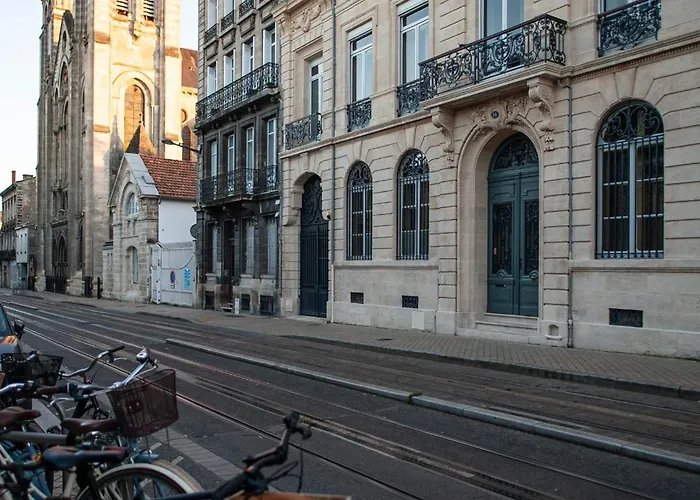 Luxury And Elegance In דירה *